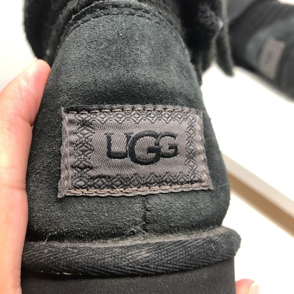 UGG Shaina Knit Cuff Boots Womens 8 Black Suede Button Detail Cozy Winter Cabin